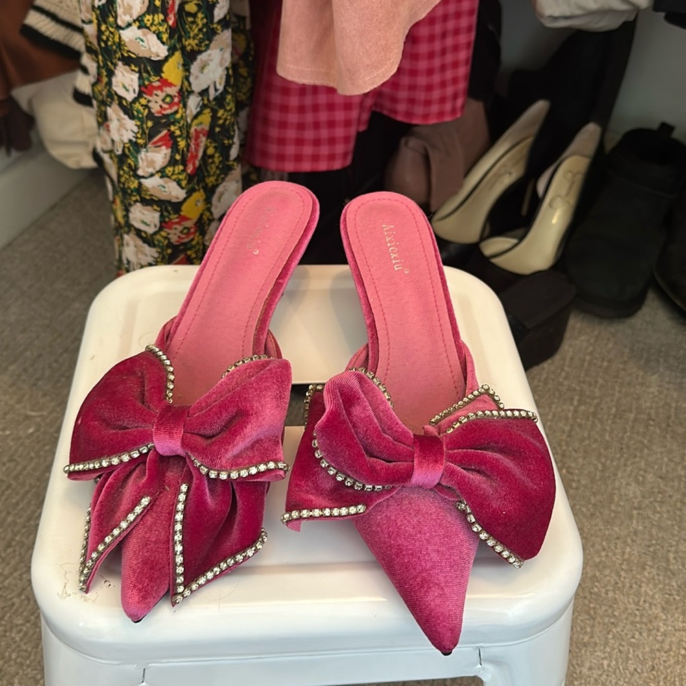 Pink velvet bow heels